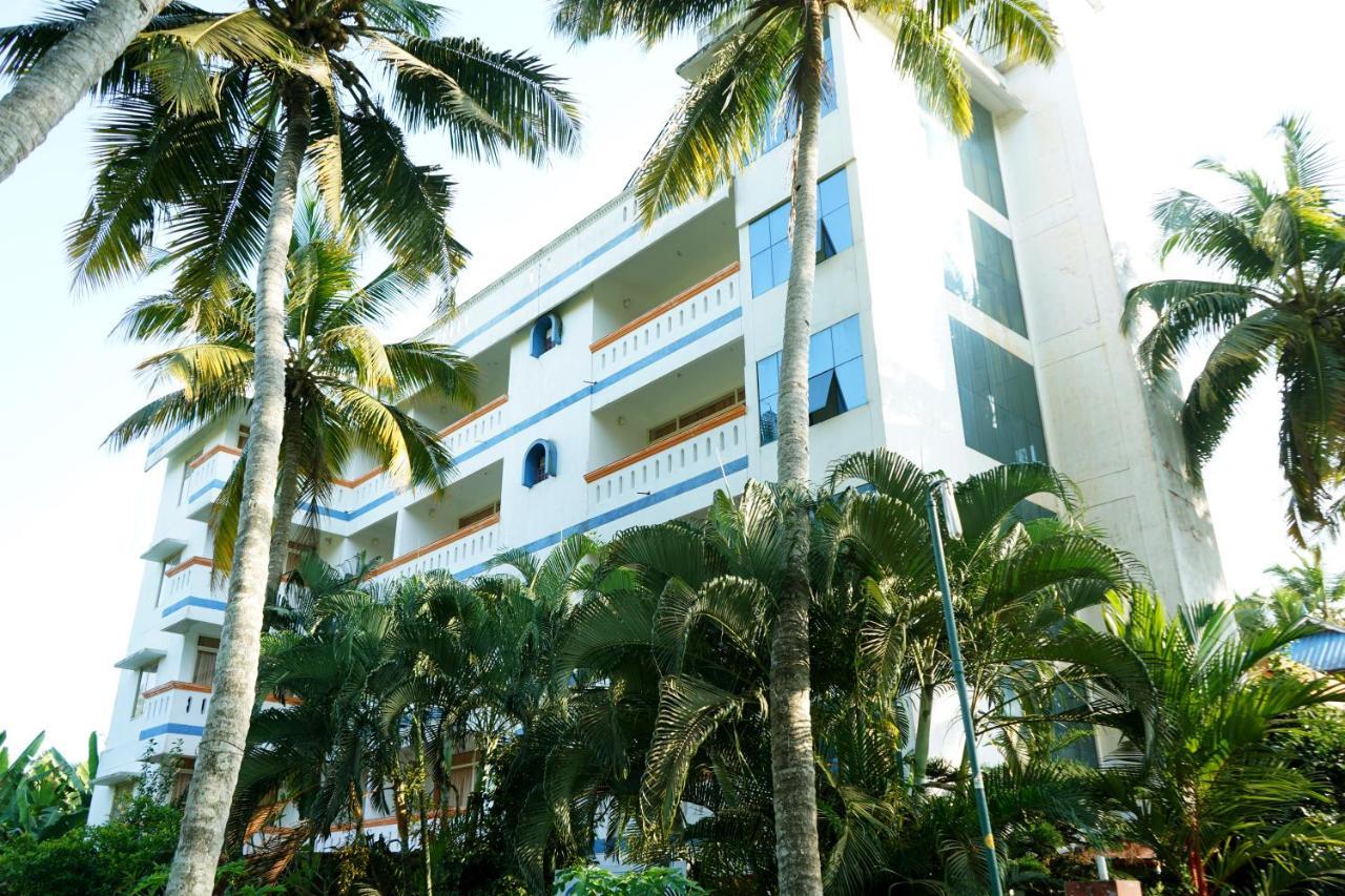 Ocean Bay Ayurvedic Beach Resort Kovalam Exterior foto